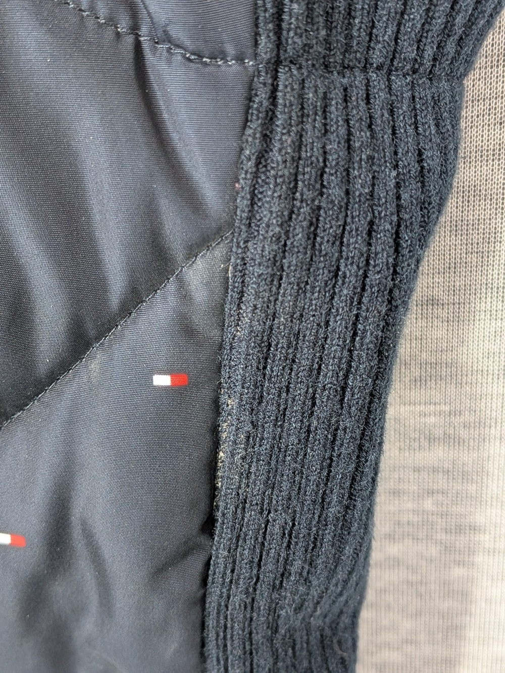 Tommy Hilfiger Quilted Chevron Puffer Vest- with flaw - Picture 6 of 12
